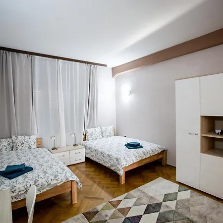 Spacious View With Balcony Appartement Boekarest