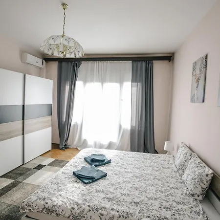 Spacious View With Balcony 公寓