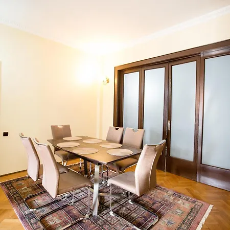 Spacious View With Balcony Bukareszt