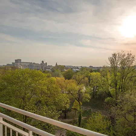 Spacious View With Balcony Apartment