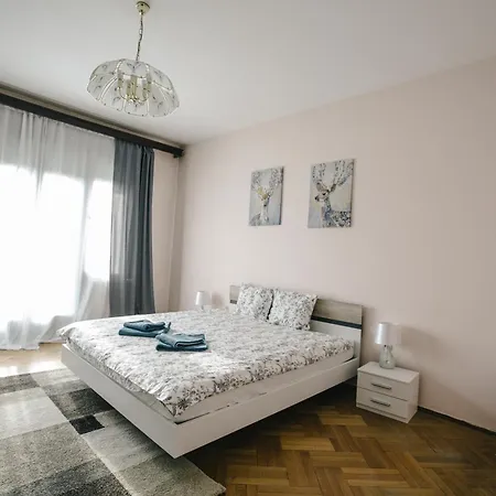 Apartment Spacious View With Balcony