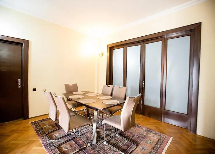 Spacious View With Balcony Boekarest