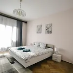 아파트 Spacious View With Balcony